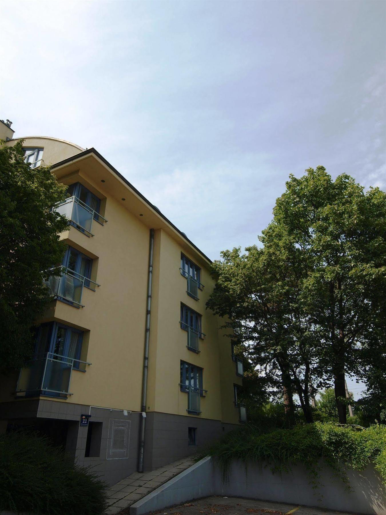 Apartmenthaus Hietzing I Contactless Check-In Wenen Buitenkant foto
